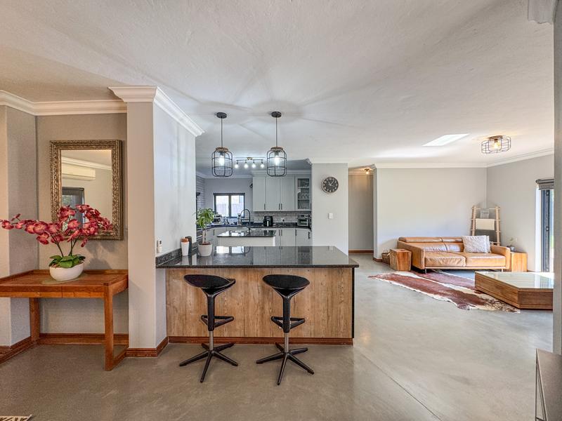 STUNNING HOME IN THE HEART OF MIDLANDS ESTATE — DON’T MISS THIS ONE!