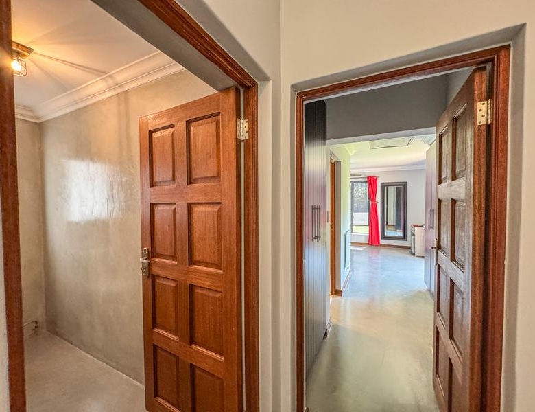 STUNNING HOME IN THE HEART OF MIDLANDS ESTATE — DON’T MISS THIS ONE!
