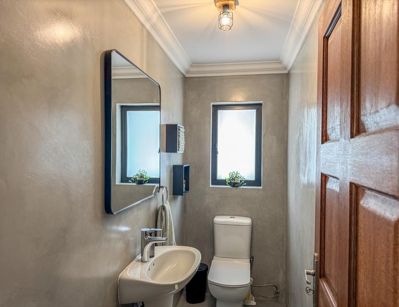 STUNNING HOME IN THE HEART OF MIDLANDS ESTATE — DON’T MISS THIS ONE!