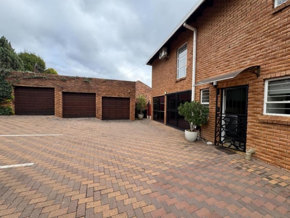 Elevated Luxury Living on the Hill in Zwartkop x4