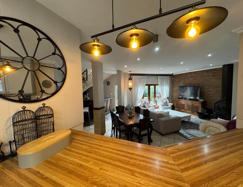 Elevated Luxury Living on the Hill in Zwartkop x4