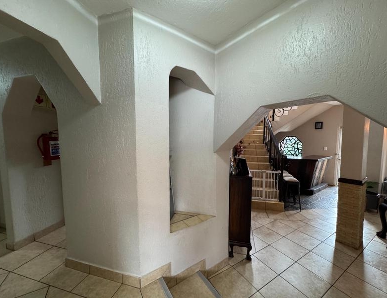 Elevated Luxury Living on the Hill in Zwartkop x4