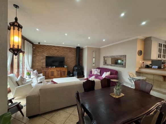 Elevated Luxury Living on the Hill in Zwartkop x4