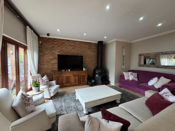 Elevated Luxury Living on the Hill in Zwartkop x4