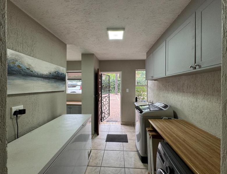Elevated Luxury Living on the Hill in Zwartkop x4