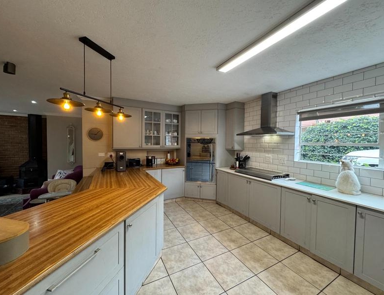 Elevated Luxury Living on the Hill in Zwartkop x4