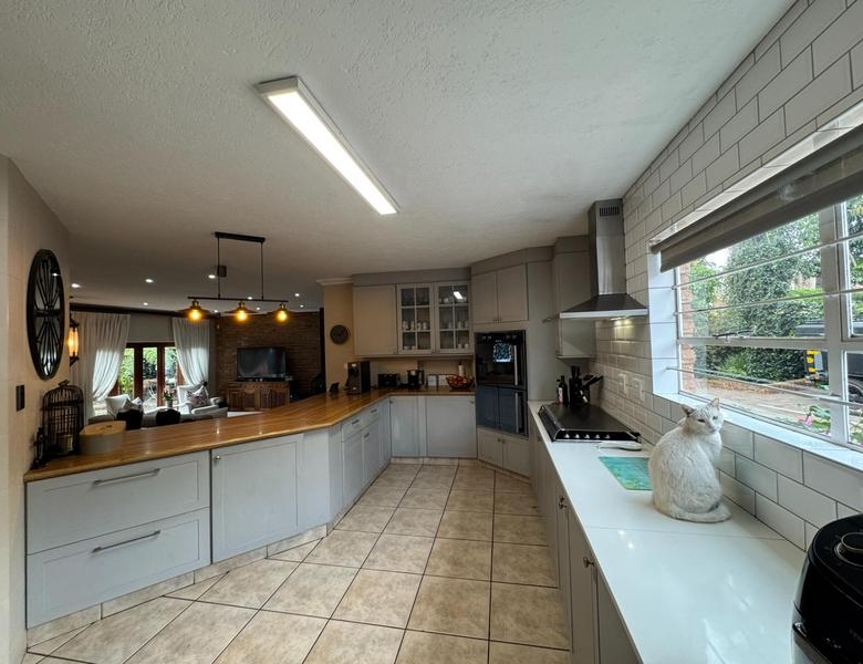 Elevated Luxury Living on the Hill in Zwartkop x4
