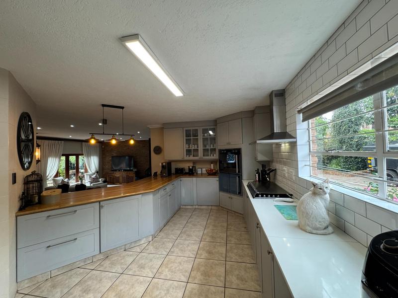 Elevated Luxury Living on the Hill in Zwartkop x4