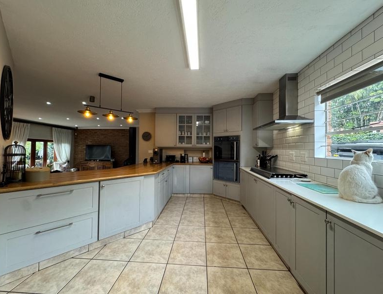 Elevated Luxury Living on the Hill in Zwartkop x4