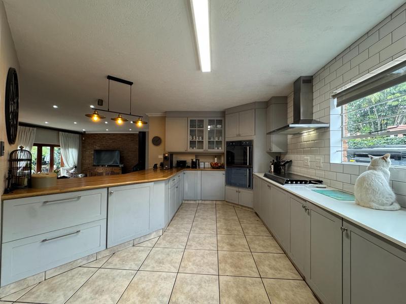 Elevated Luxury Living on the Hill in Zwartkop x4