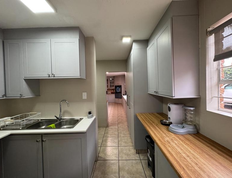 Elevated Luxury Living on the Hill in Zwartkop x4