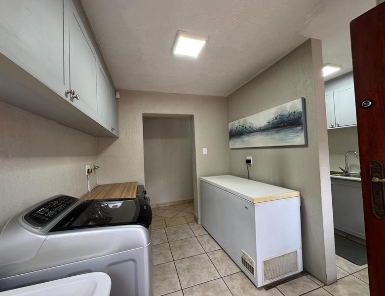 Elevated Luxury Living on the Hill in Zwartkop x4