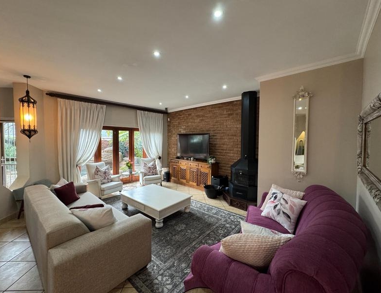 Elevated Luxury Living on the Hill in Zwartkop x4