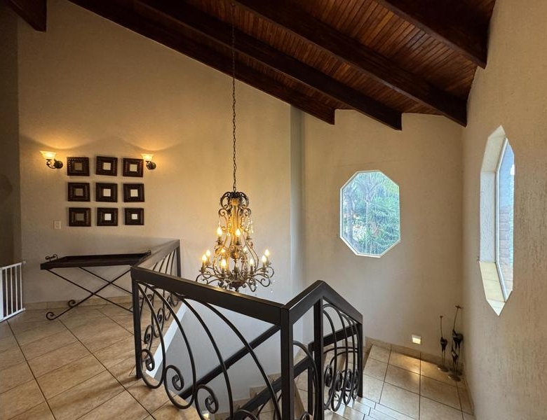 Elevated Luxury Living on the Hill in Zwartkop x4