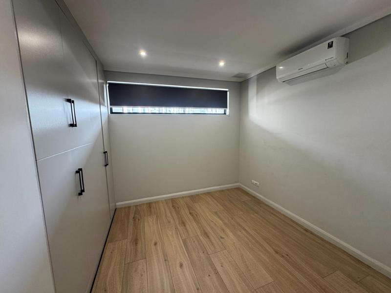 Golf Course View! 2 Bed Apartment with Double Garages