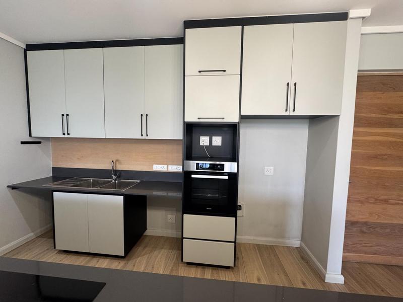 Golf Course View! 2 Bed Apartment with Double Garages