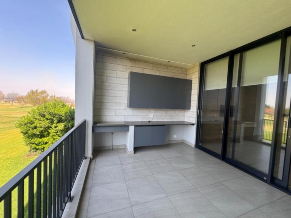 Golf Course View! 2 Bed Apartment with Double Garages