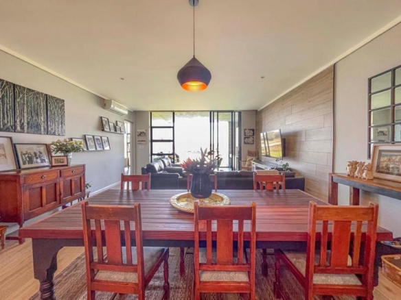 Golf Course View! 2 Bed Apartment with Double Garages