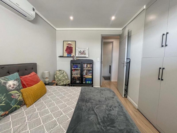 Golf Course View! 2 Bed Apartment with Double Garages
