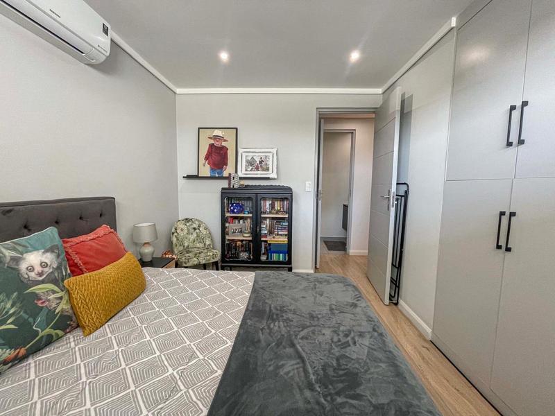 Golf Course View! 2 Bed Apartment with Double Garages