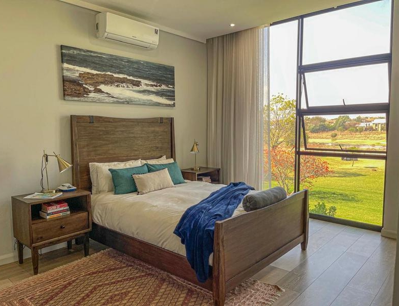 Golf Course View! 2 Bed Apartment with Double Garages
