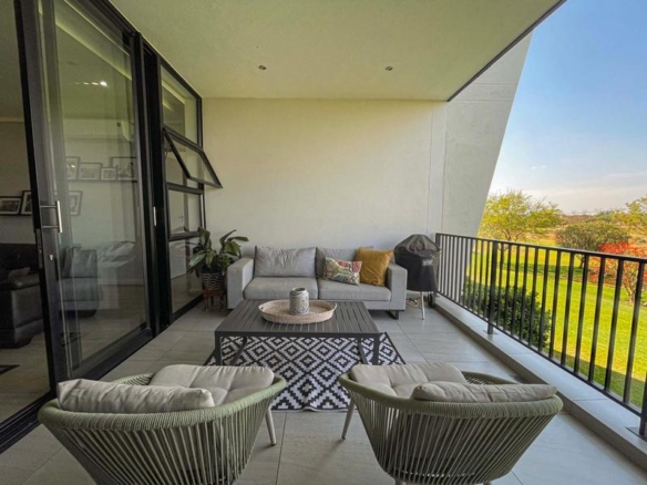 Golf Course View! 2 Bed Apartment with Double Garages
