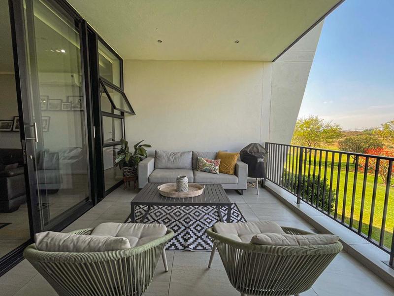 Golf Course View! 2 Bed Apartment with Double Garages