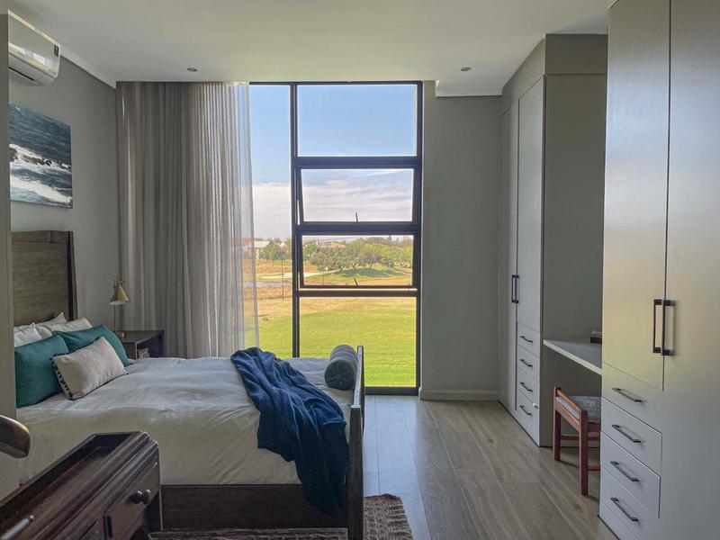 Golf Course View! 2 Bed Apartment with Double Garages