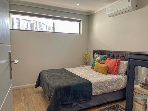 Golf Course View! 2 Bed Apartment with Double Garages