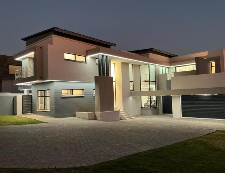 Modern 6 Bedroom Home for sale in Midstream Ridge Estate.