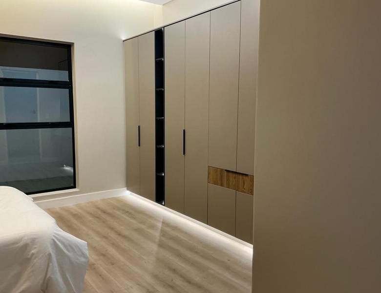 Modern 6 Bedroom Home for sale in Midstream Ridge Estate.