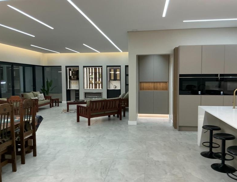 Modern 6 Bedroom Home for sale in Midstream Ridge Estate.