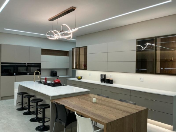Modern 6 Bedroom Home for sale in Midstream Ridge Estate.