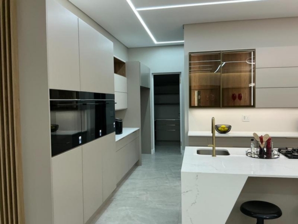 Modern 6 Bedroom Home for sale in Midstream Ridge Estate.