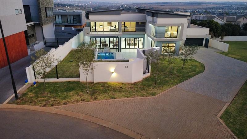 Modern 6 Bedroom Home for sale in Midstream Ridge Estate.