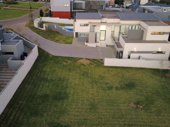 Modern 6 Bedroom Home for sale in Midstream Ridge Estate.