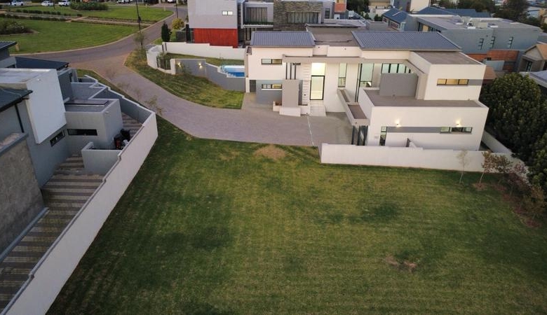 Modern 6 Bedroom Home for sale in Midstream Ridge Estate.