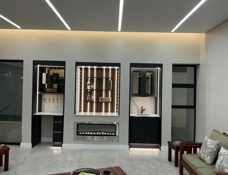 Modern 6 Bedroom Home for sale in Midstream Ridge Estate.