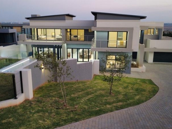 Modern 6 Bedroom Home for sale in Midstream Ridge Estate.
