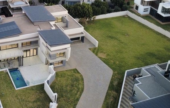 Modern 6 Bedroom Home for sale in Midstream Ridge Estate.