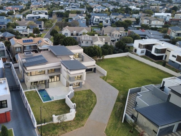 Modern 6 Bedroom Home for sale in Midstream Ridge Estate.