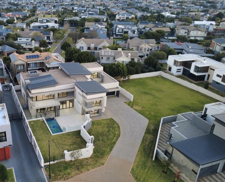 Modern 6 Bedroom Home for sale in Midstream Ridge Estate.