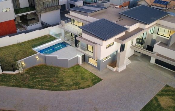Modern 6 Bedroom Home for sale in Midstream Ridge Estate.