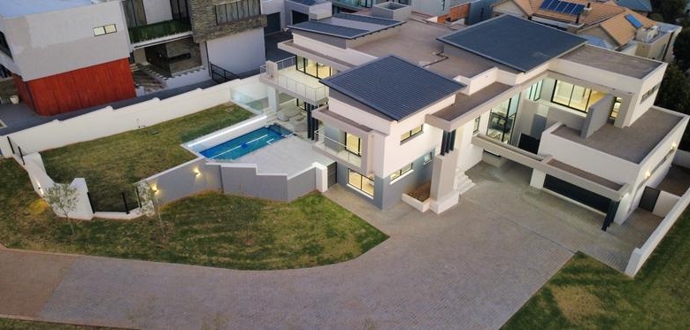 Modern 6 Bedroom Home for sale in Midstream Ridge Estate.