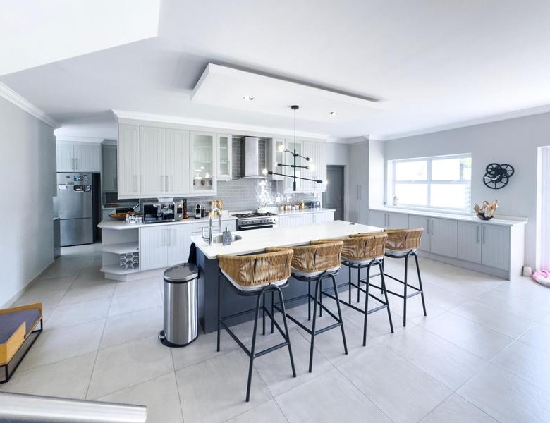 Spacious 4-Bedroom Family Home in Midstream Ridge Estate