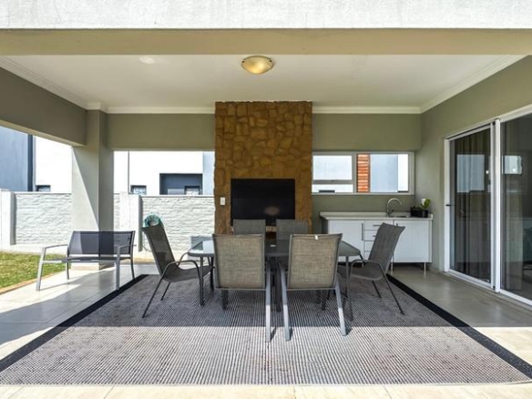 Spacious 4-Bedroom Family Home in Midstream Ridge Estate