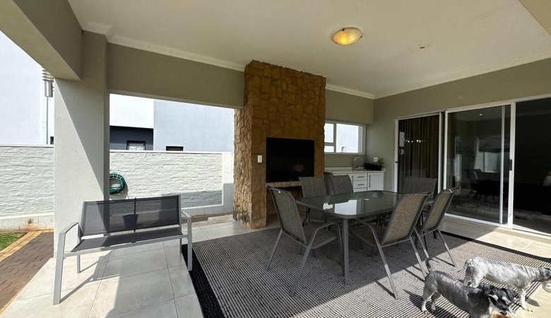 Spacious 4-Bedroom Family Home in Midstream Ridge Estate