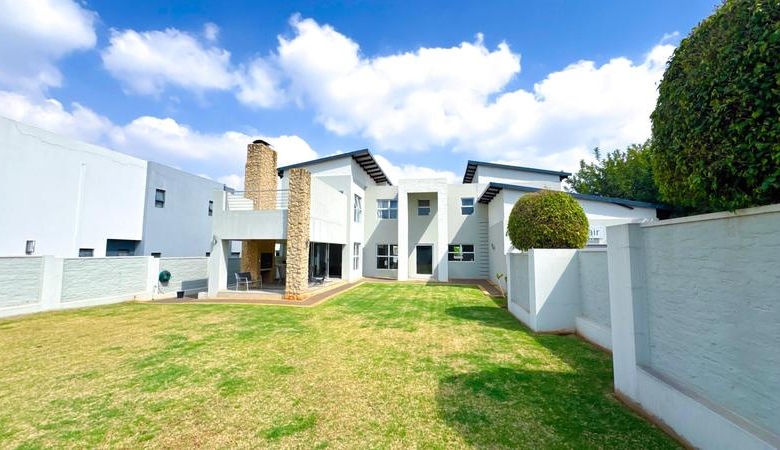 Spacious 4-Bedroom Family Home in Midstream Ridge Estate
