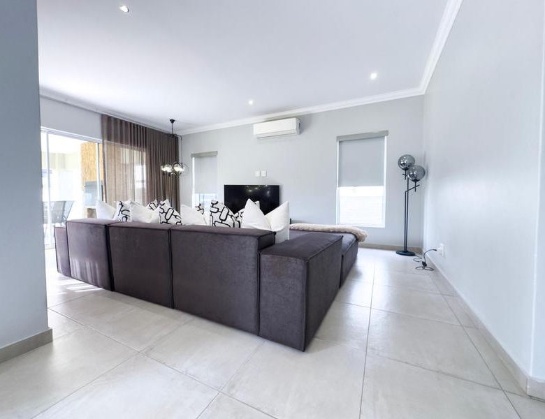 Spacious 4-Bedroom Family Home in Midstream Ridge Estate