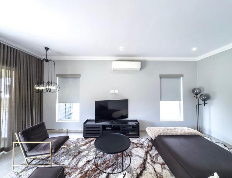Spacious 4-Bedroom Family Home in Midstream Ridge Estate